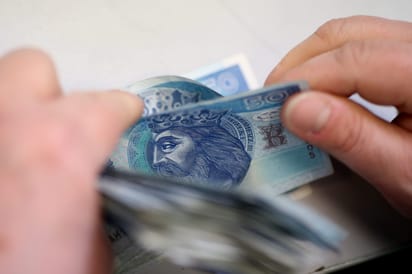 Polacy trzymają 456 mld zł w gotówce