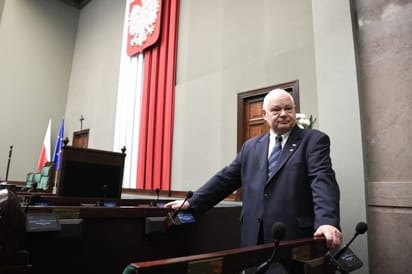 Spór polityczny między Donaldem Tuskiem a Adamem Glapińskim może utrudnić działanie NBP – pisze „Financial Times”
