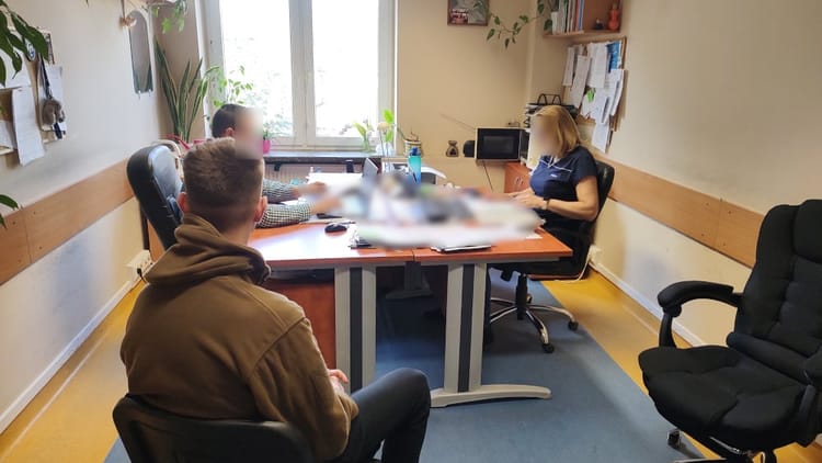 Policja zatrzymała nastolatków. Napadali fanów Polonii Warszawa