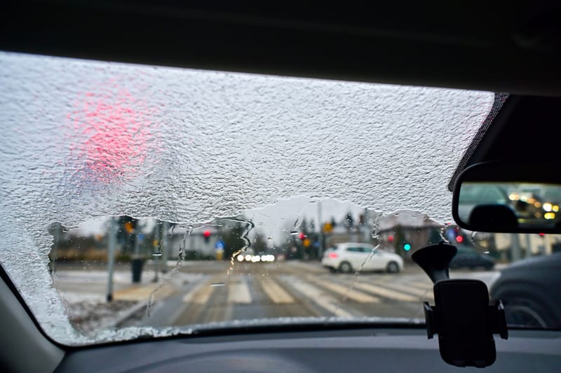 Gołoledź i mgła. IMGW ostrzega kierowców. PAP/Marcin Bielecki
