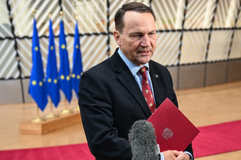 Minister spraw zagranicznych i wicepremier Radosław Sikorski (fot. PAP/Wiktor Dąbkowski)
