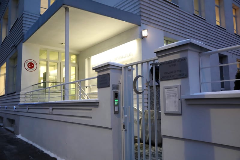 Ambasada Turcji w Warszawie. (fot. PAP/ Wojciech Olkuśnik)