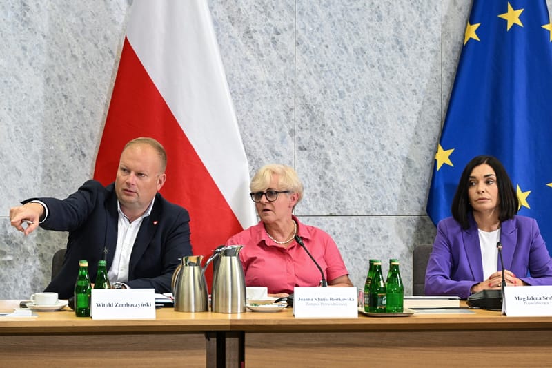Magdalena Sroka, Joanna Kluzik-Rostkowska, Witold Zembaczyński na obradach Komisji śledczej ds. Pegasusa.