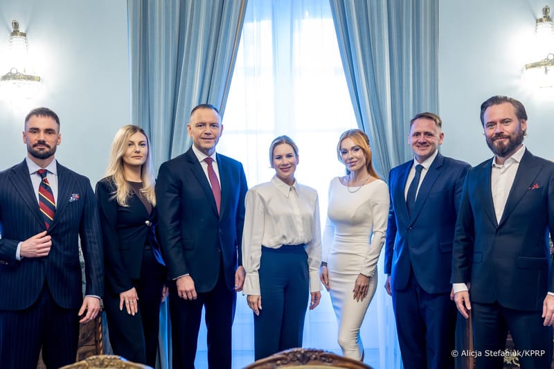 Prezydent rozmawiał o losie psów w schroniskach. Wśród gości Krzysztof Stanowski i Doda. (fot. Alicja Stefaniuk/KPRP)