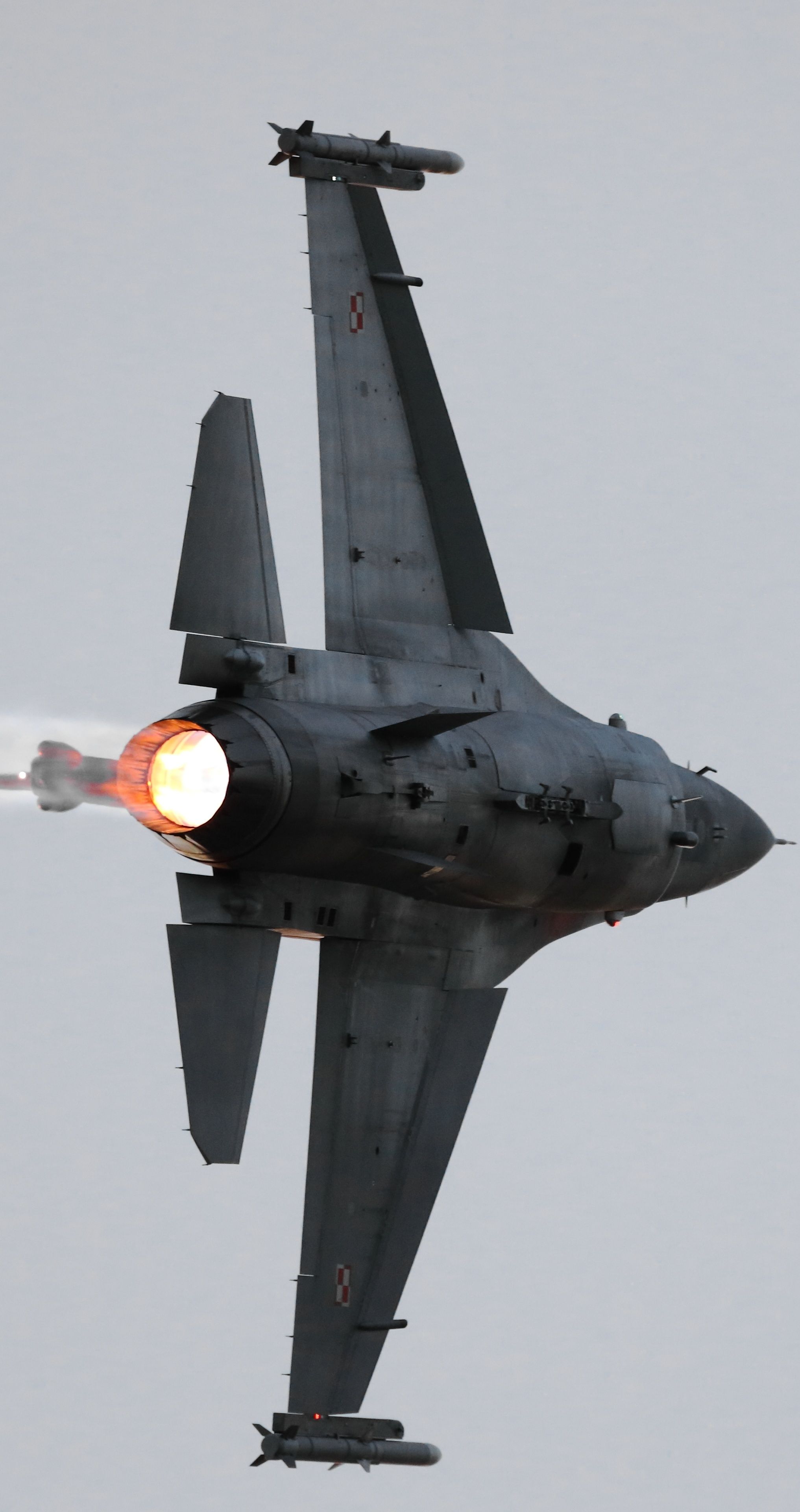 Z nieba rozlegną się gromy. Wojsko wydało komunikat dla Polaków