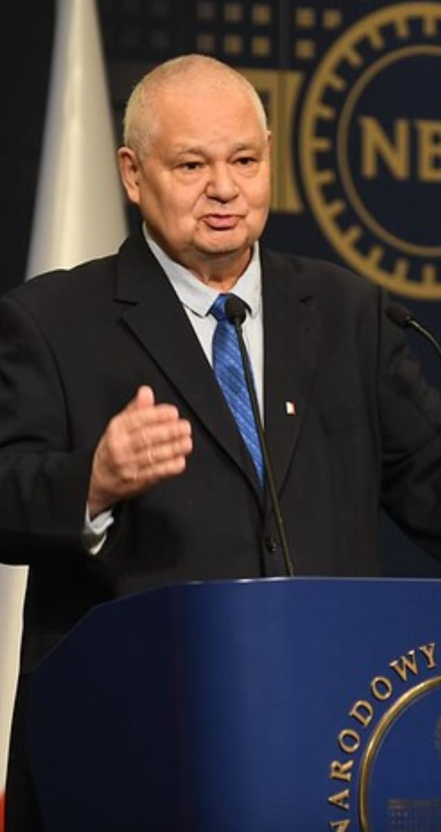 „Zawsze umiał korzystać z życia”, w NBP wymienił nawet klamki. Oto Adam Glapiński