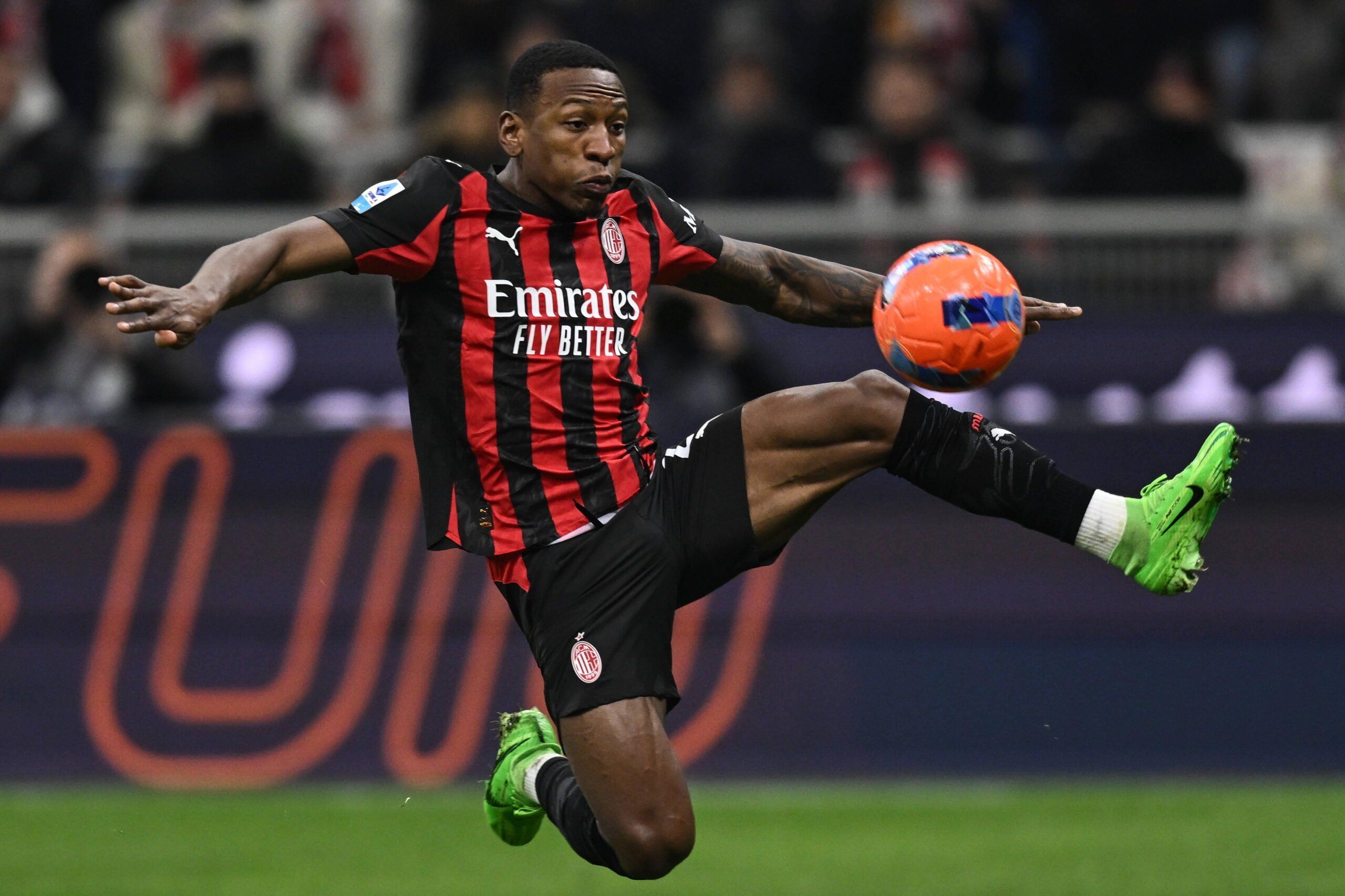 Gol pogardzanego i skandal sędziowski! Derby dla Milanu