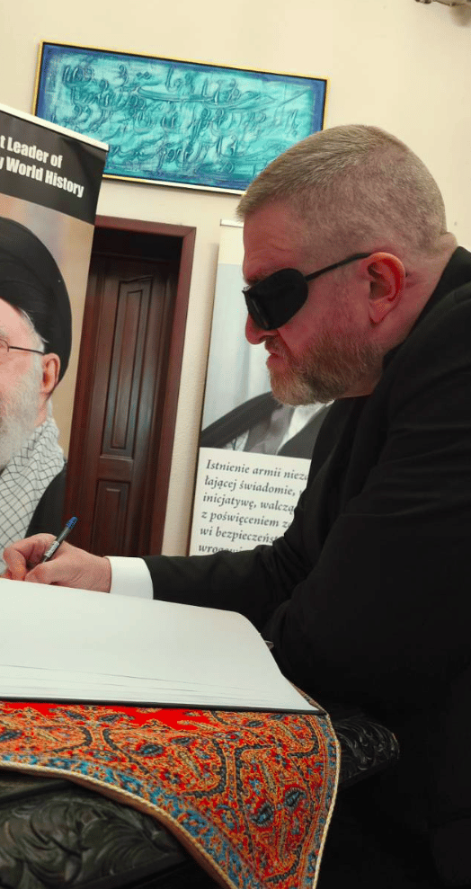 Grzegorz Braun w ambasadzie Iranu. Ambasador USA ostrzega lidera Konfederacji Korony Polskiej