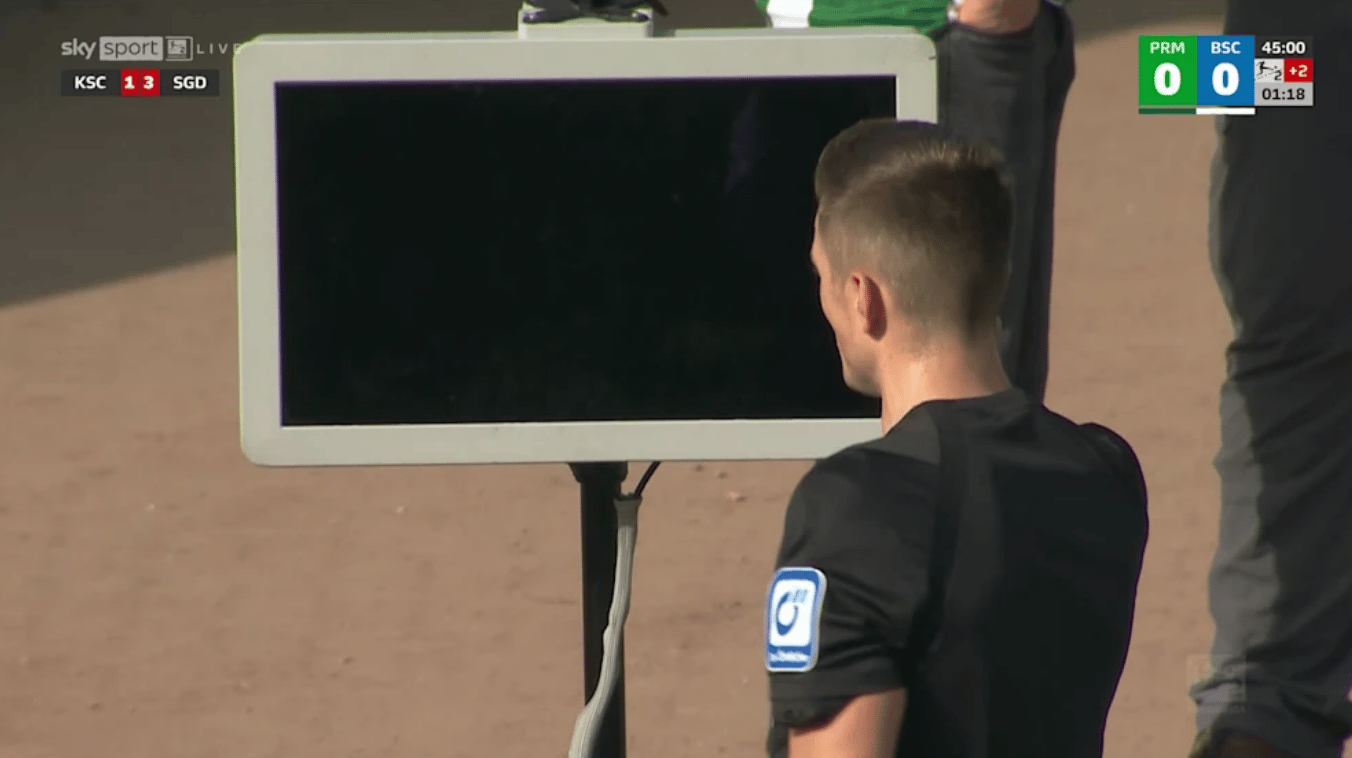 Kuriozum w Niemczech. Kibice odłączyli sędziemu VAR