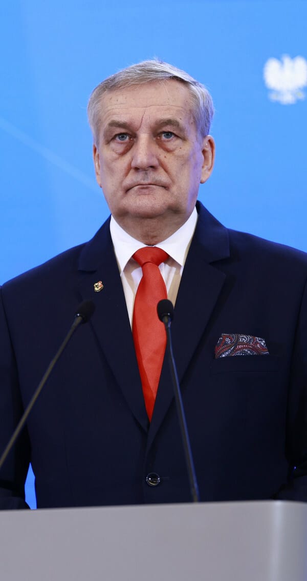 VIP-y bez kolejki? Internet komentuje nagranie z wiceministrem