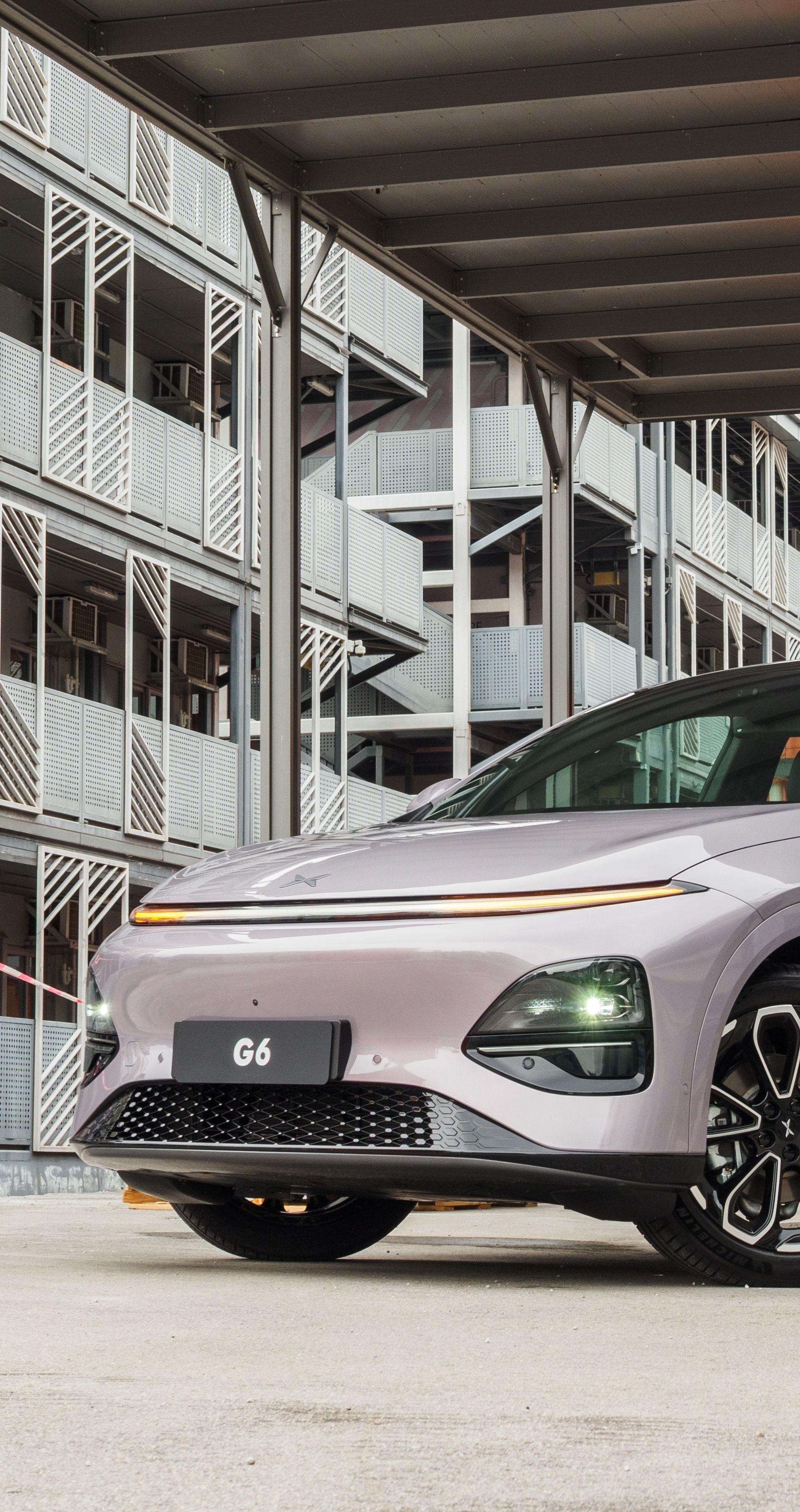 Okej, chińskie spalinowe auta są naprawdę tanie. Ale dlaczego elektryczne są takie drogie?