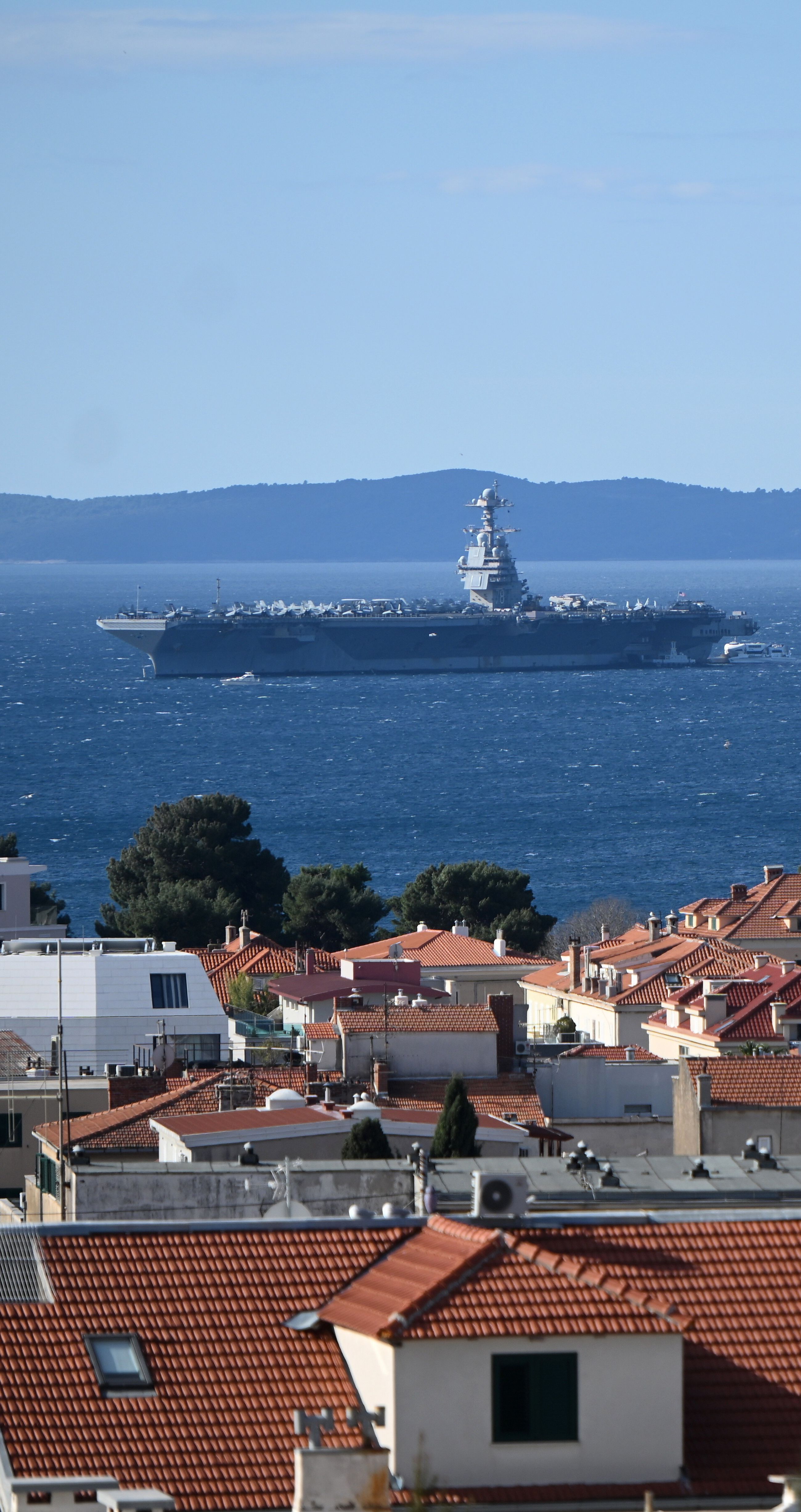 Największy na świecie lotniskowiec wraca na Bliski Wschód. Komunikat armii USA