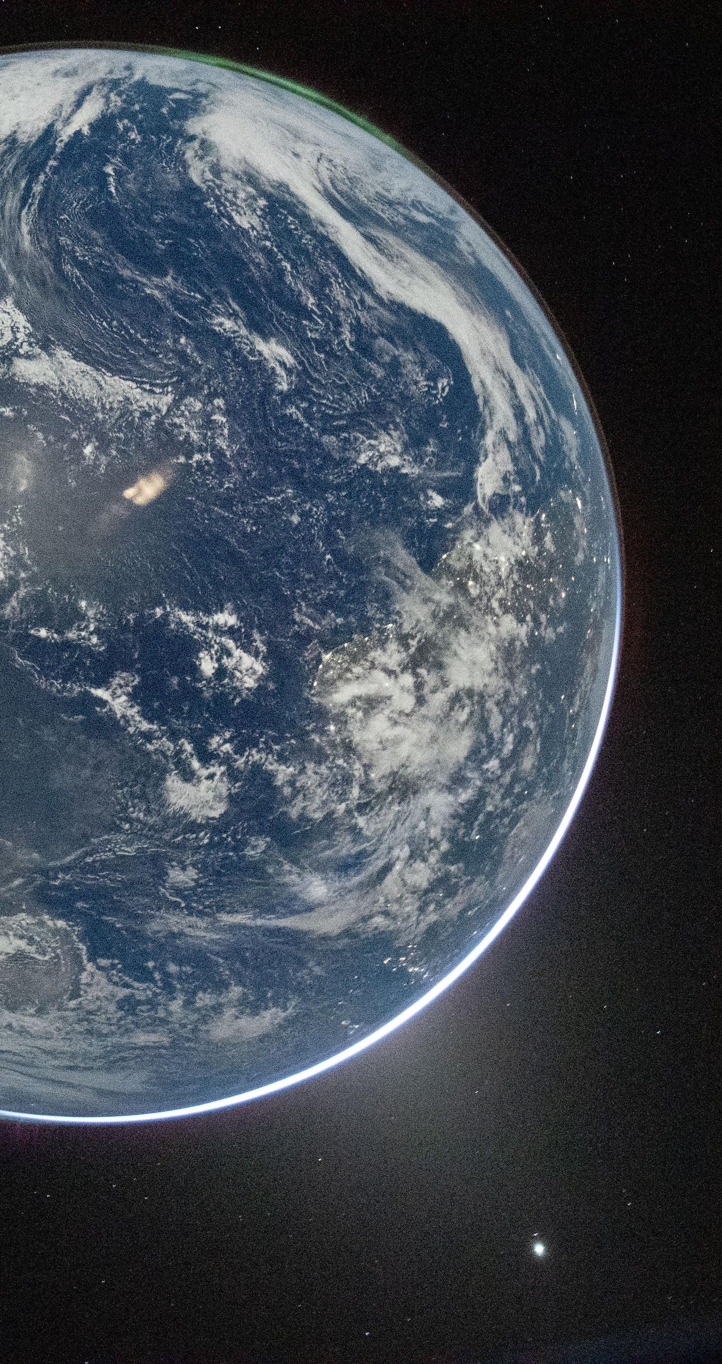 Zdjęcia Ziemi z Artemis II zrobiono 10-letnim aparatem. Dlaczego nie nowszym?