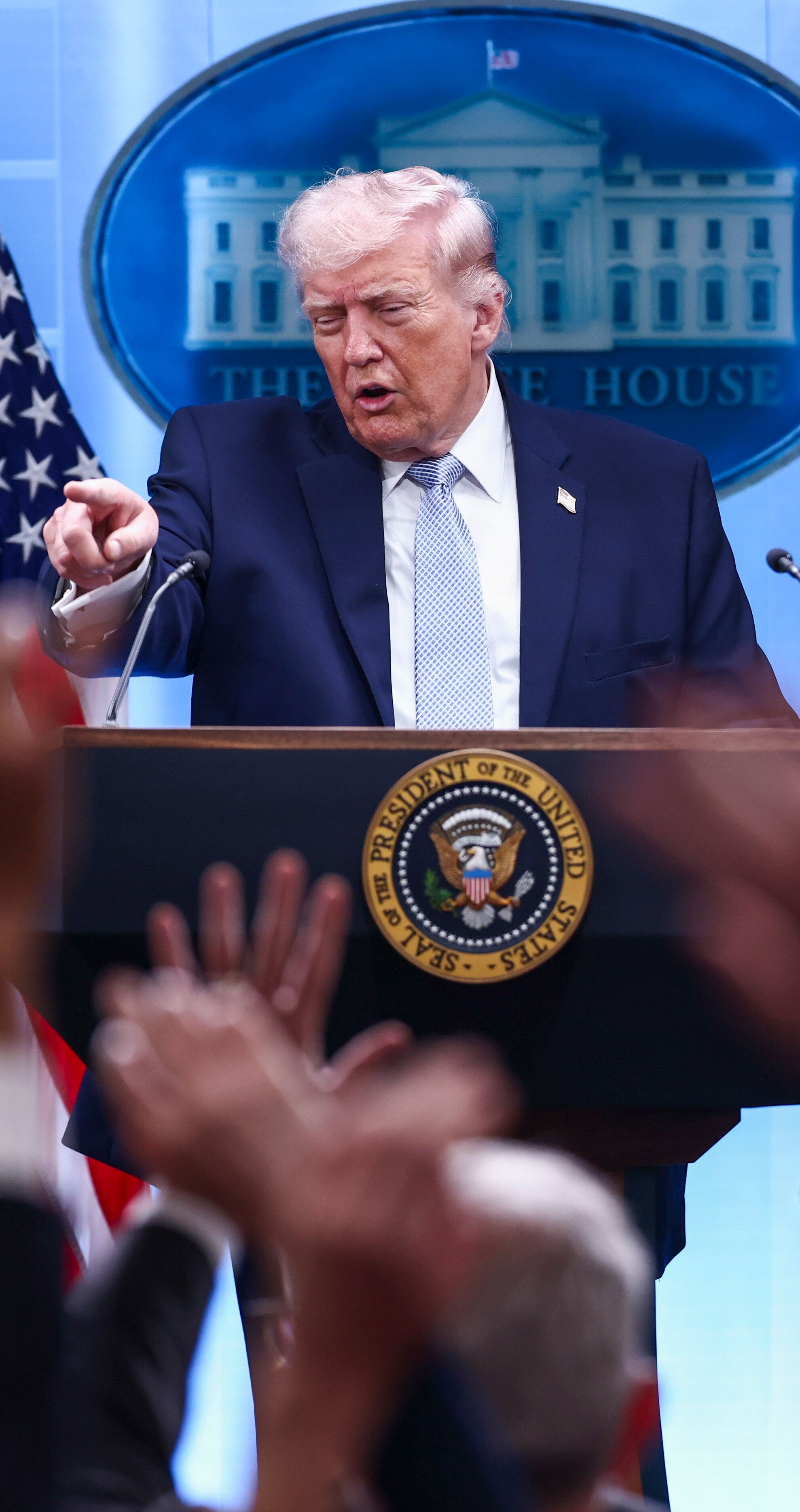 Trump uderza w Iran przed negocjacjami. „Jedyny powód, dla którego żyją”