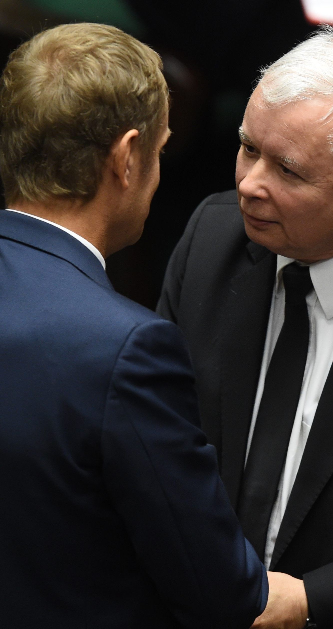 Stara melodia, nowa kampania. Tusk i Kaczyński jak inżynier Mamoń