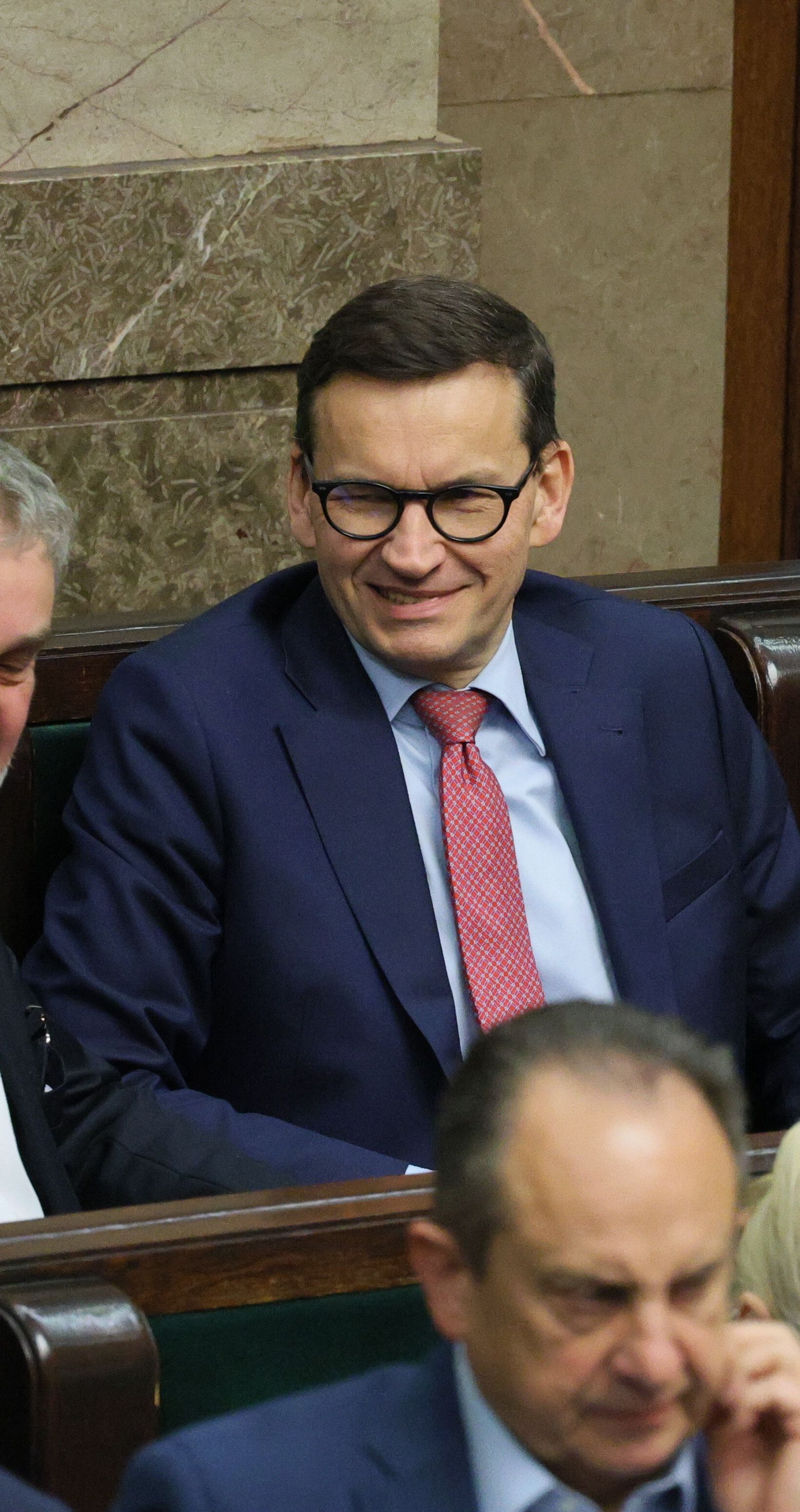 Za plecami Morawieckiego. Kulisy wieczornej narady w PiS