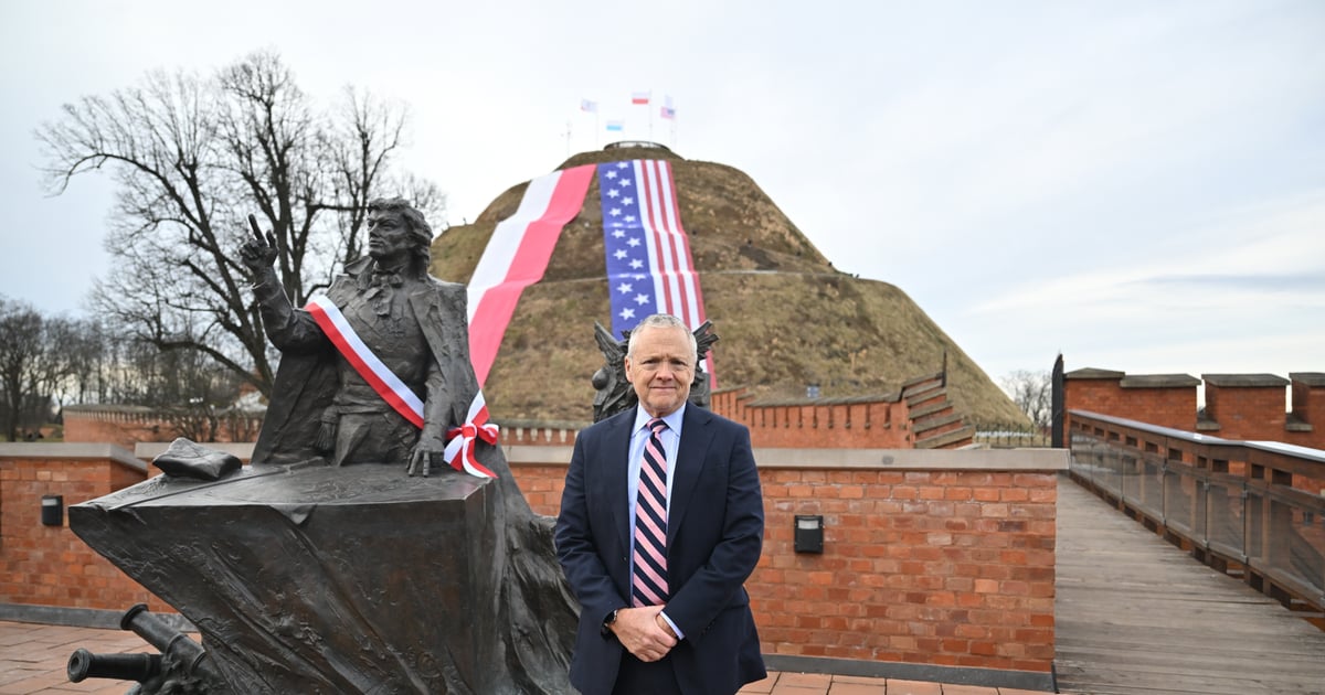 Ambasador USA pokazał nagranie: Trump z Nawrockim na Kopcu Kościuszki