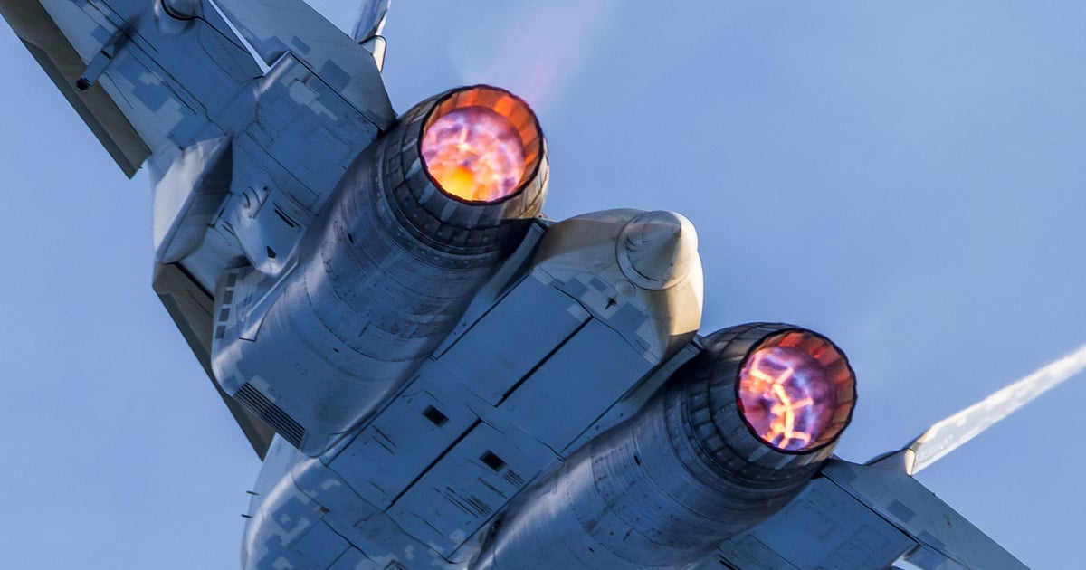 W co gra Rosja? Zagadkowy manewr: Su-57 sześć tys. km od frontu