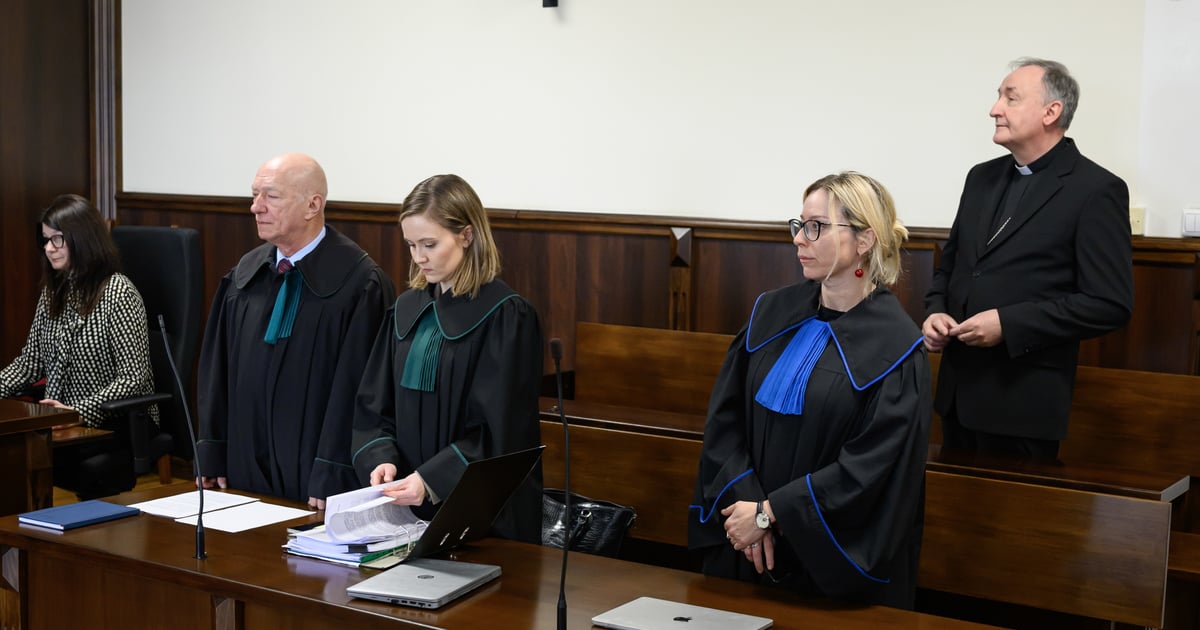 "Jestem oskarżony za gorliwość". Pierwszy taki proces w Polsce: biskup przed sądem