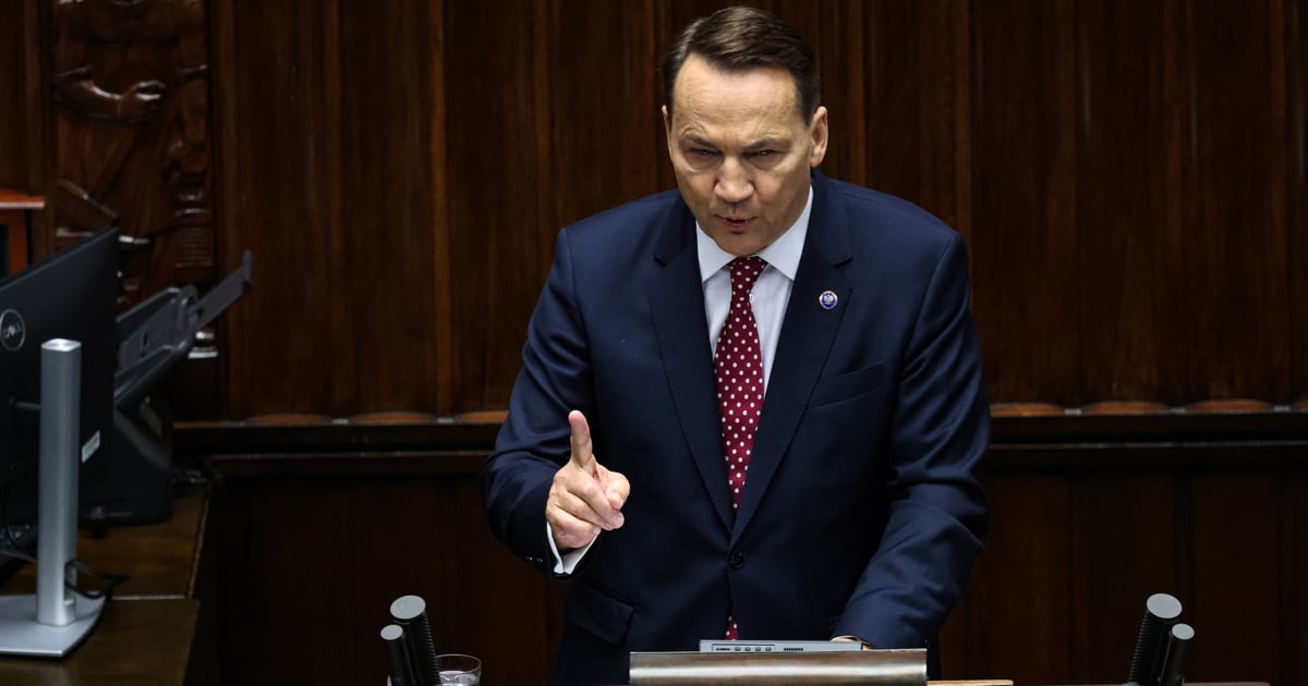 Spór o słowa Sikorskiego. "To bliskie zdrady"