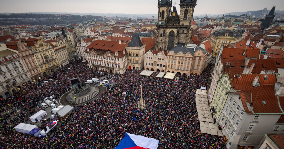 Tłum na ulicach Pragi. Nie chcą Turka, stawiają na prezydenta
