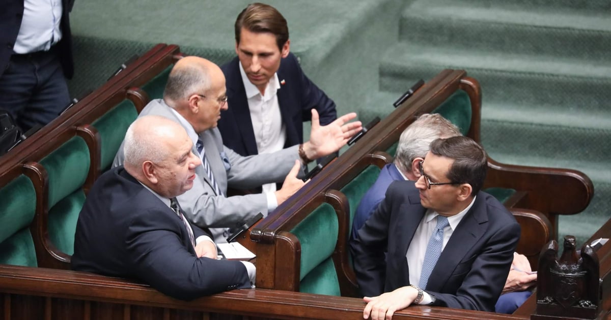 Wbita szpila, a zaraz potem rewanż. Spięcie na szczytach PiS ma drugie dno