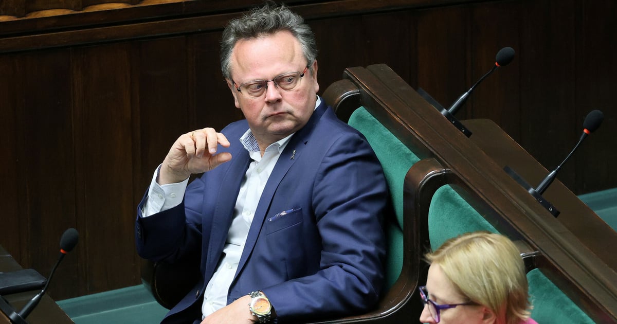 Polityk Lewicy Andrzej Szejna znów opowiada o zegarku Omega