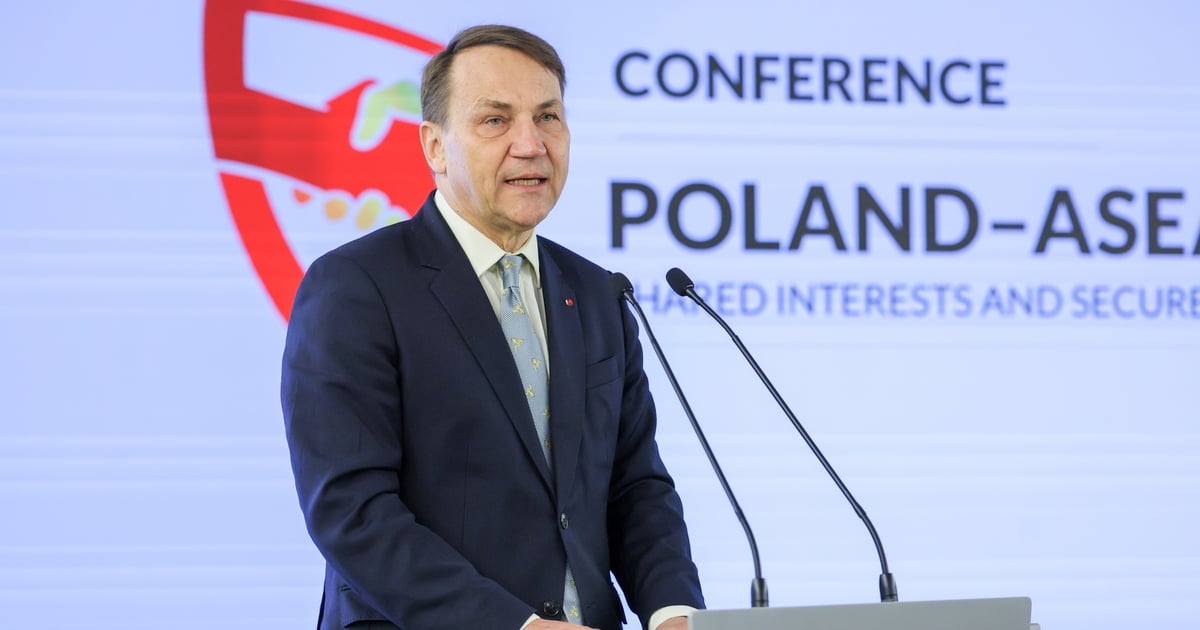 Sikorski pochwalił się wyrokiem. Poszło o katastrofę smoleńską