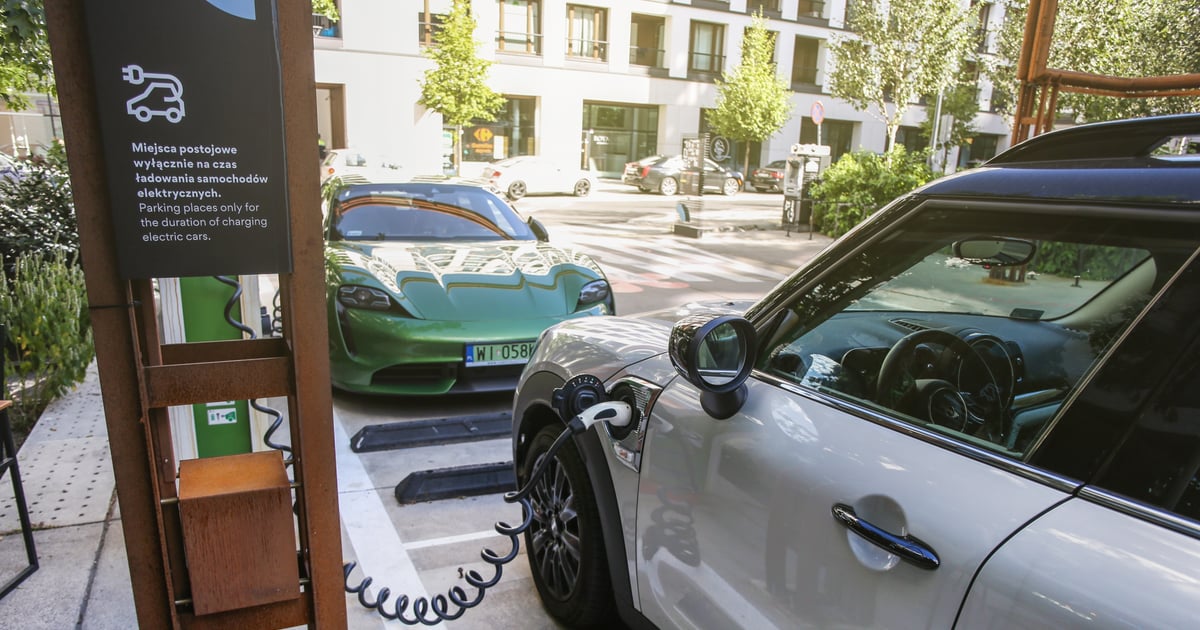 Jazda elektrykiem wreszcie tańsza od spalinowego auta. Przez ceny paliw