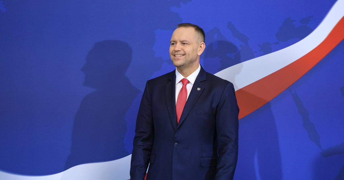 Polacy ocenili współpracę prezydenta z rządem. W tle ślubowanie sędziów TK