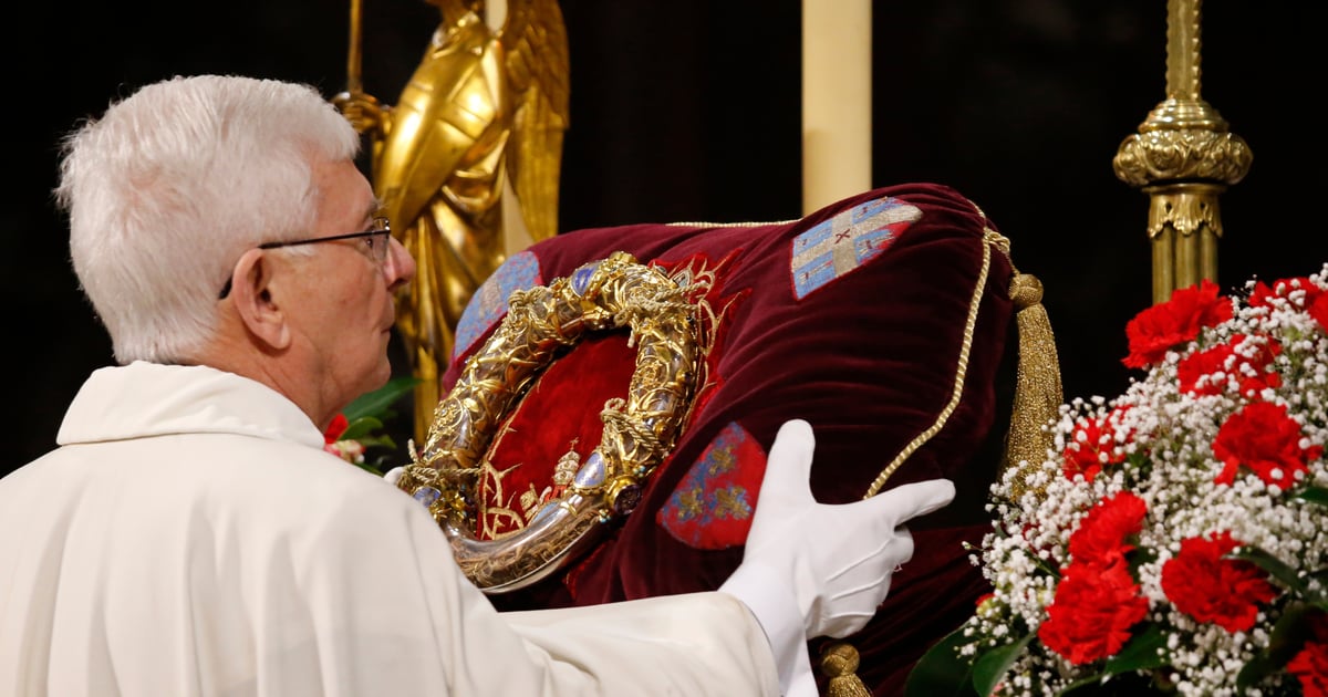 Uratowali ją z płonącej Notre Dame. Czy to naprawdę korona Jezusa?