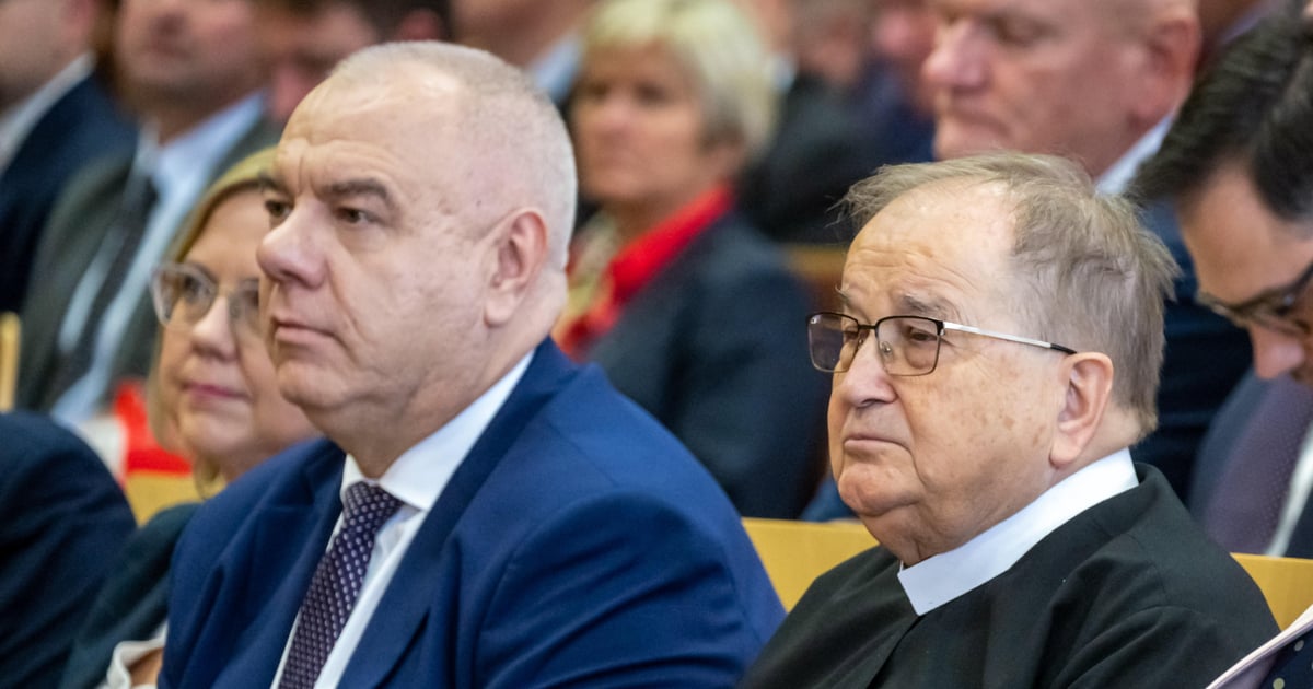 Miecz za ćwierć miliona złotych trafił do ojca Rydzyka. Prokuratura bada kosztowny podarek