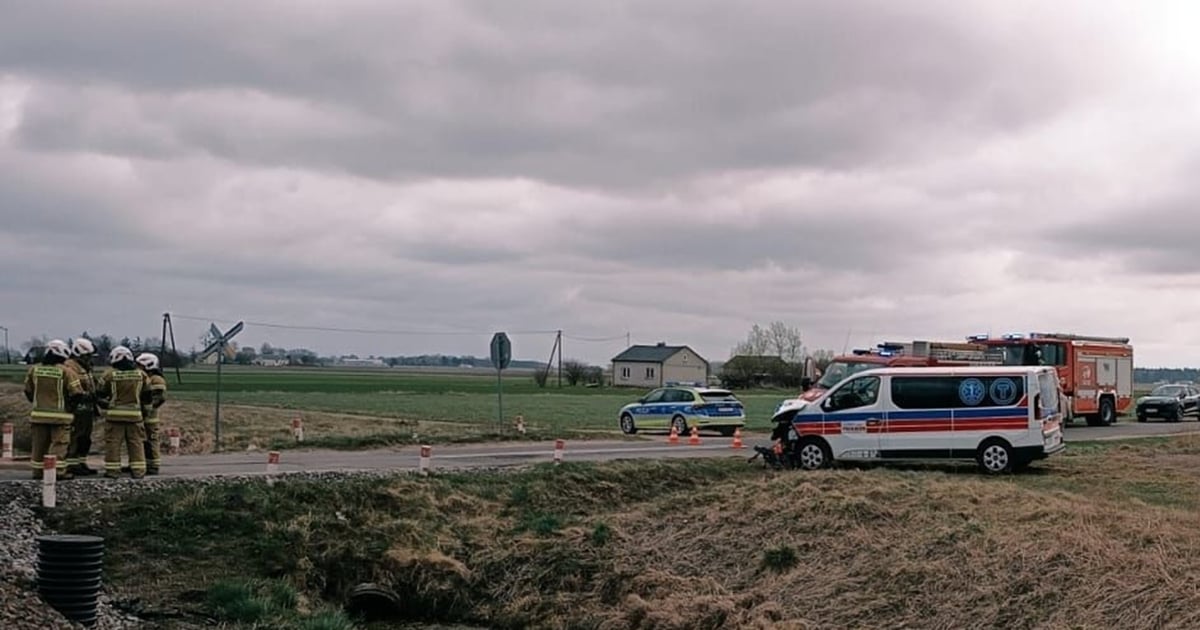Karetka wioząca pacjentów uderzyła w szynobus. „Kierowca zignorował znak”