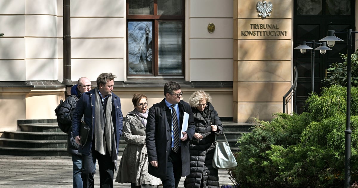 Czterej sędziowie TK wciąż nie mogą orzekać. Prezes Święczkowski dostał pismo