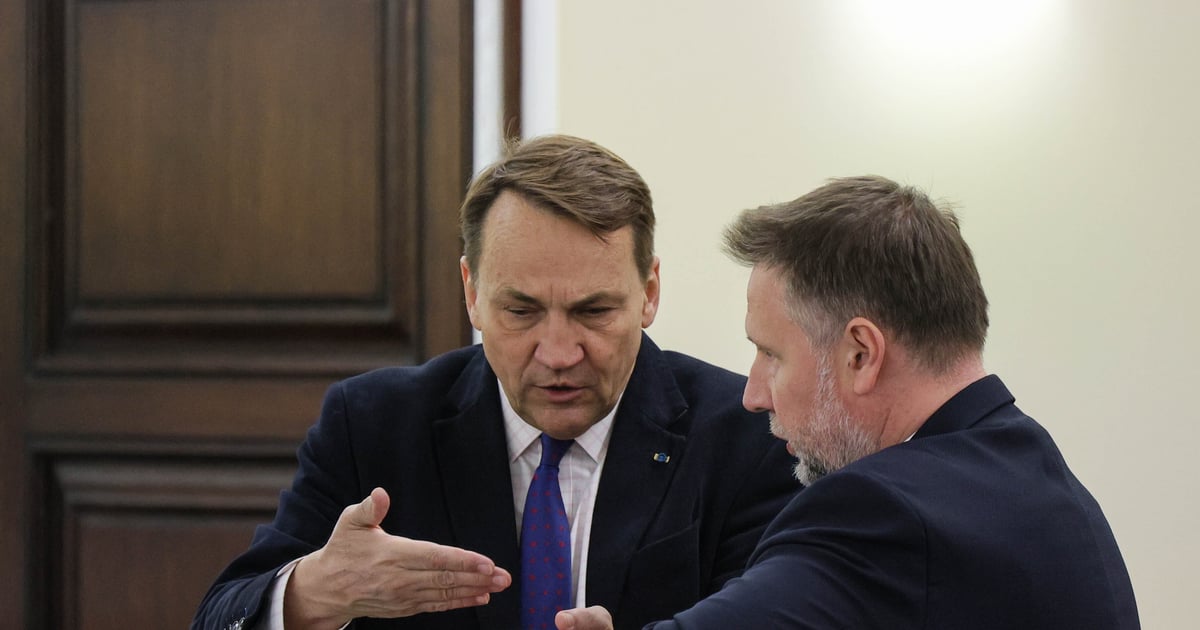 Czy Polacy ufają Radosławowi Sikorskiemu? Minimalne różnice w nowym sondażu