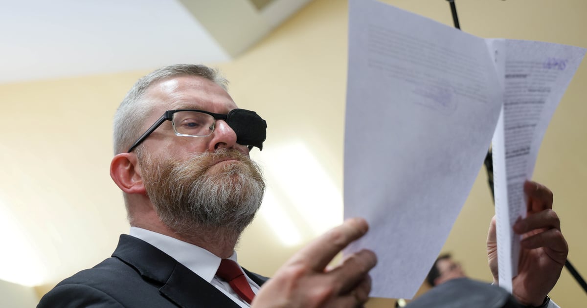 Kłopoty Grzegorza Brauna. Prokuratura domaga się zatrzymania europosła, wysłano pismo do Brukseli
