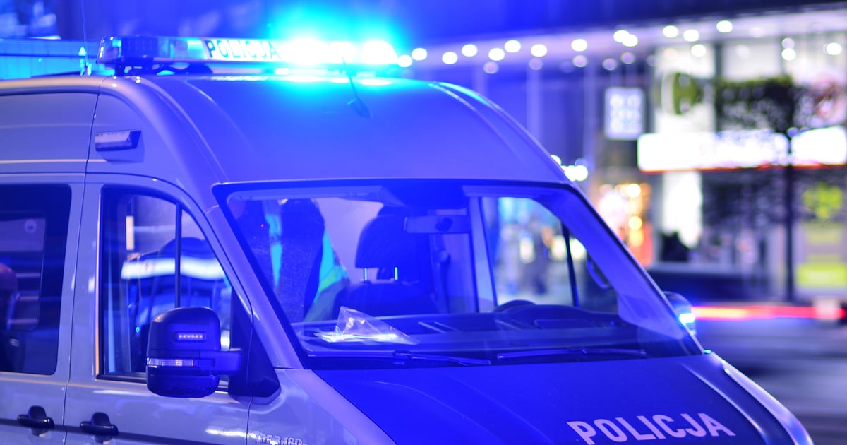 Schowała się w szafie. Policjanci nie dali się zmylić