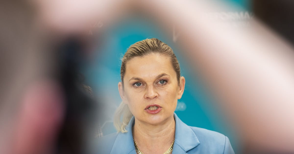 Uczniowie zostawią telefony w domach. Zmiany w szkołach od września