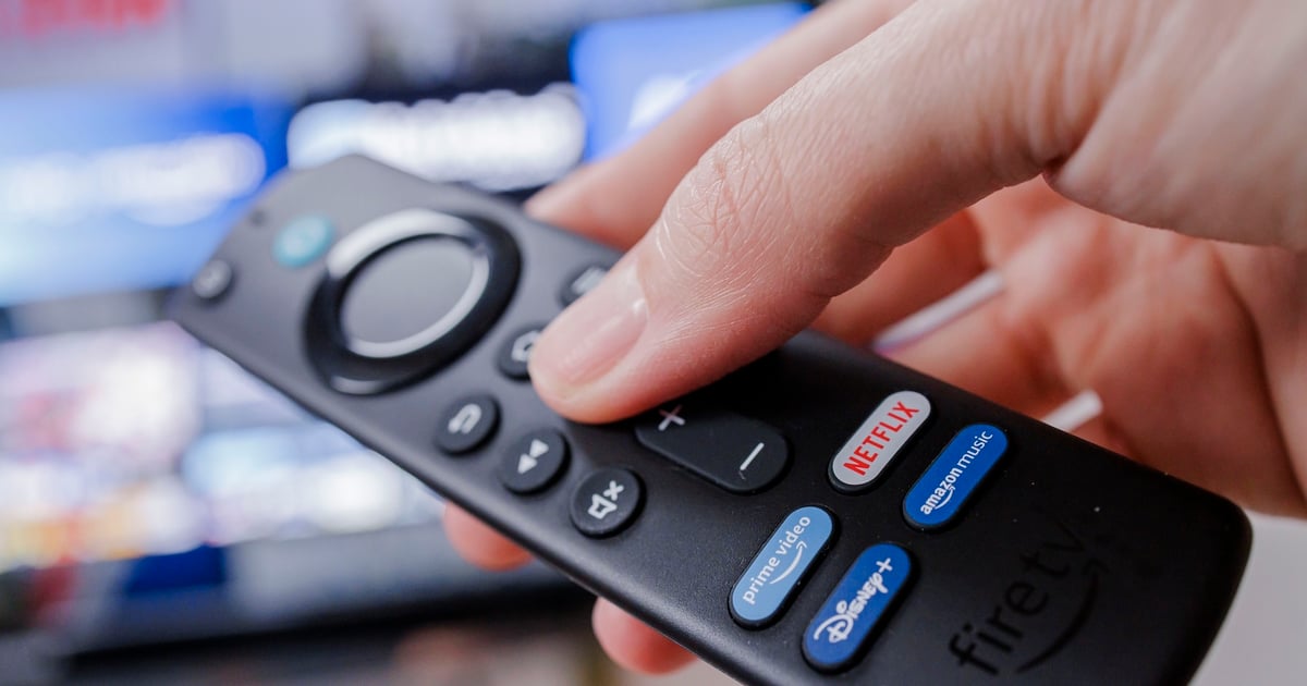 Masz w domu duży telewizor, ale do filmów wybierasz smartfon? Robi tak zaskakująco dużo osób