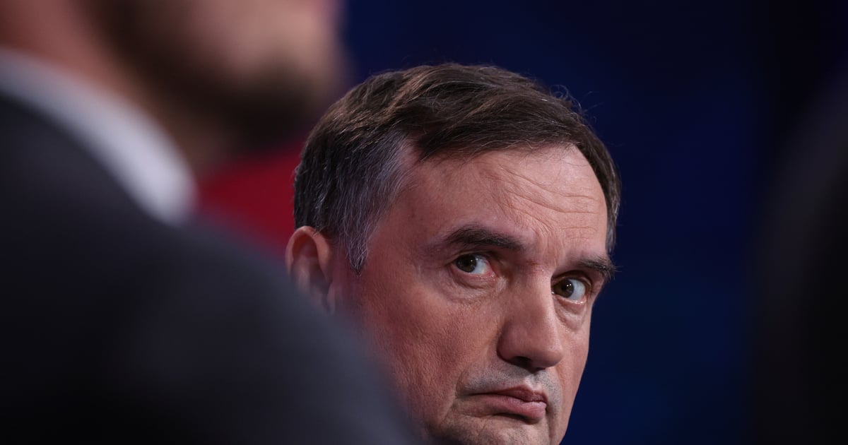 Cicha wojna w PiS. Frakcje rzuciły się na siebie
