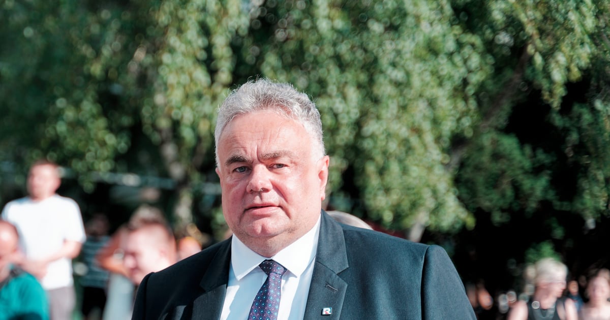 Policja zatrzymała 53-latka po fałszywych alarmach. Interwencja w domu Tomasza Sakiewicza