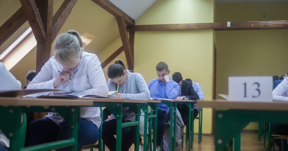 Wraca temat egzaminów na studia. Wyniki nowego sondażu mogą zaskoczyć maturzystów