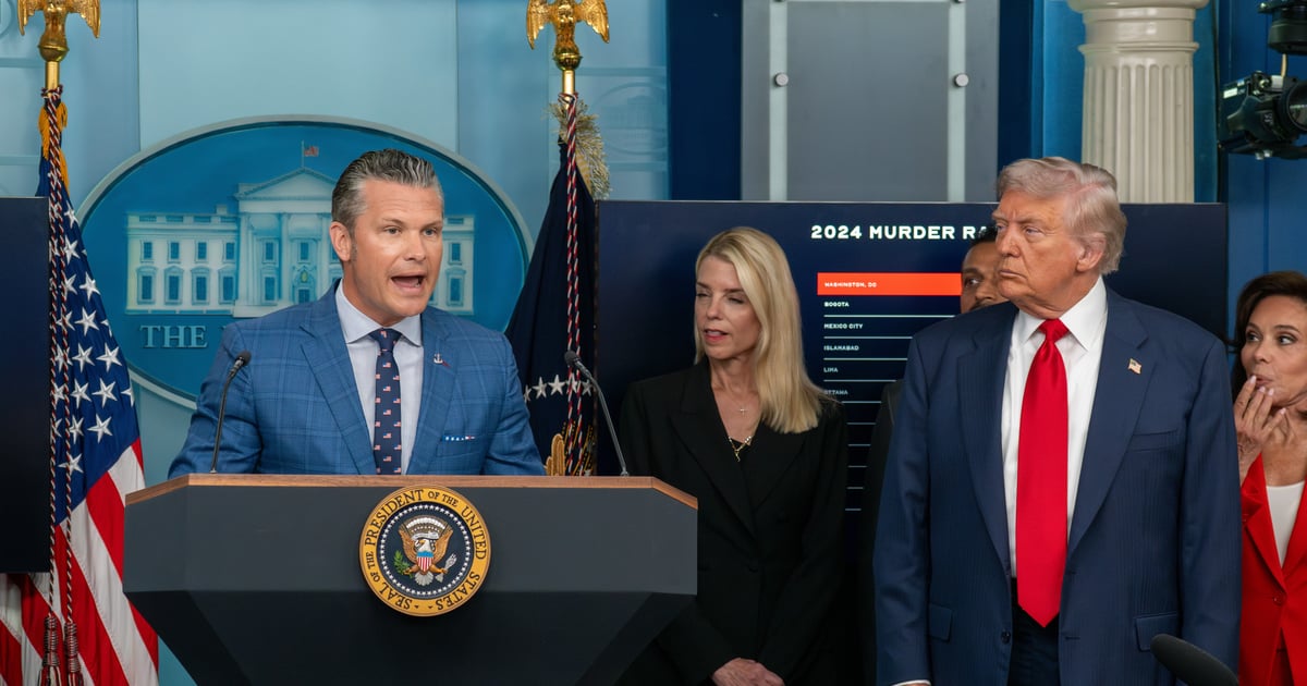 Trump był zaskoczony, wykonał jeden telefon. Kulisy decyzji ws. Polski