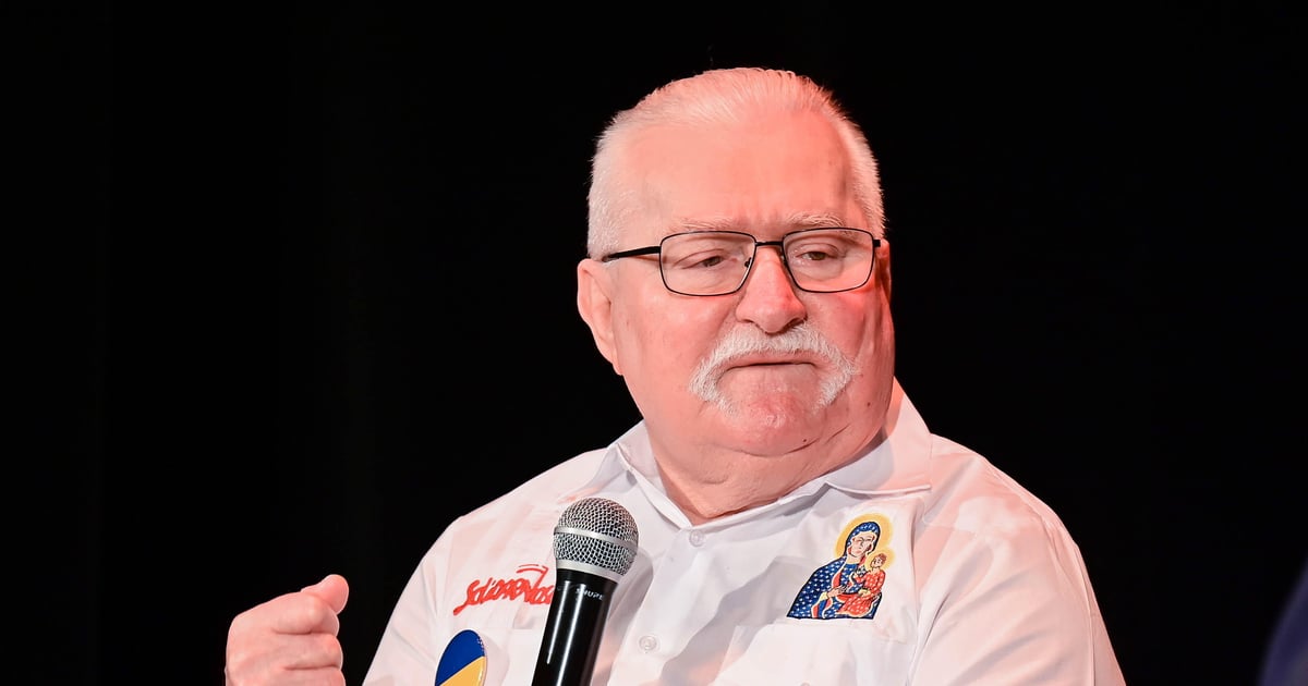 Wałęsa zdjął flagę ukraińską z piersi. „Zełenski ubliżył pomordowanym rodakom”