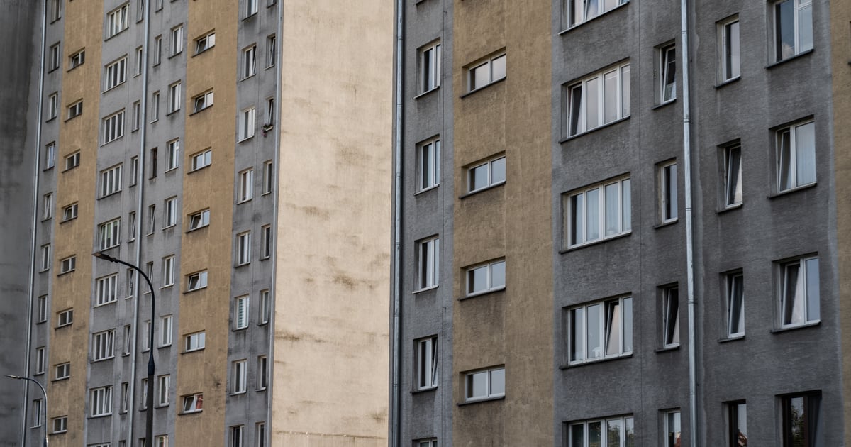 Sąsiedzi dostawali tajemnicze kartki. Odkryli 50-latkę odciętą od świata