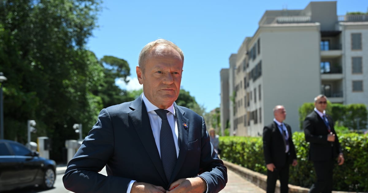 Polacy wystawili rządowi „czerwoną kartkę”. Wyniki sondażu zaskakują