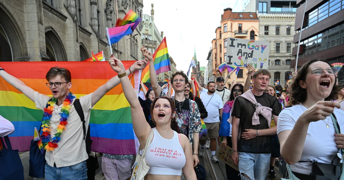 Minister wysłała urzędnikom instrukcję, jak świętować Pride Month. Politycy: to przekroczenie uprawnień