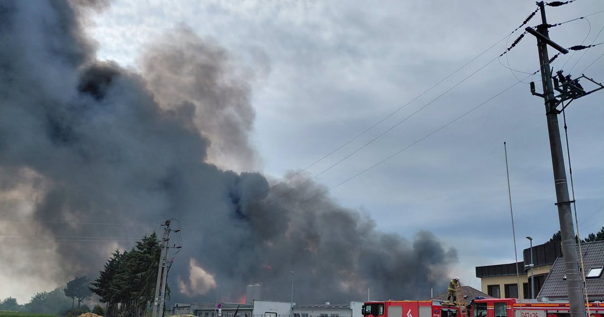 Potężny pożar w pomorskiej fabryce. Najnowsze informacje