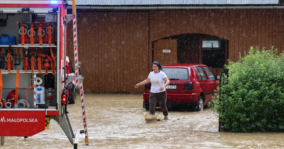 Zalane ulice w Stalowej Woli i Białym Dunajcu. Straż pożarna ruszyła do akcji