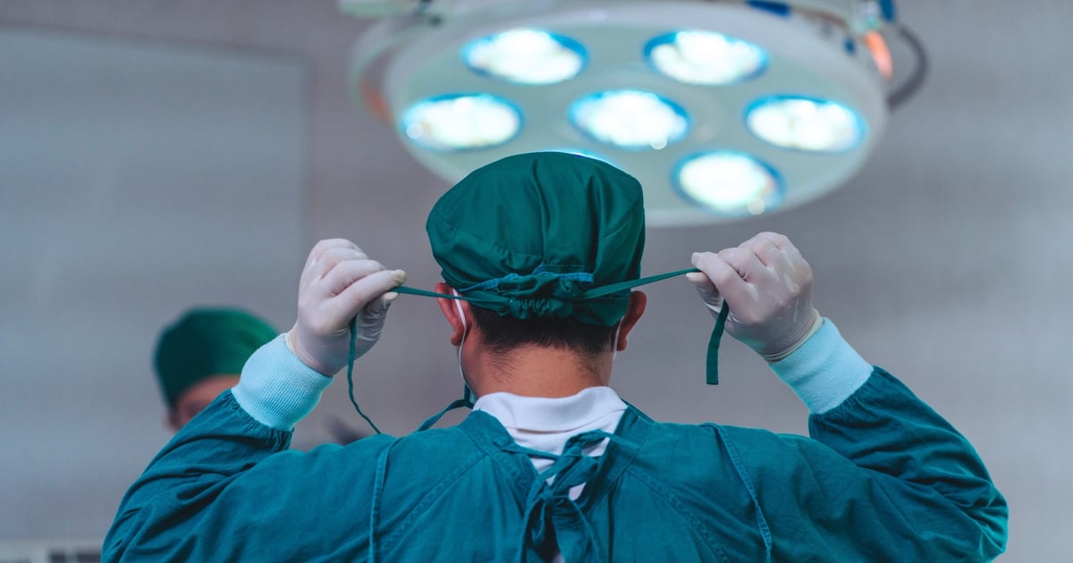 26 tys. zł za godzinę pracy? NFZ i CBA badają kontrakty neurochirurgów